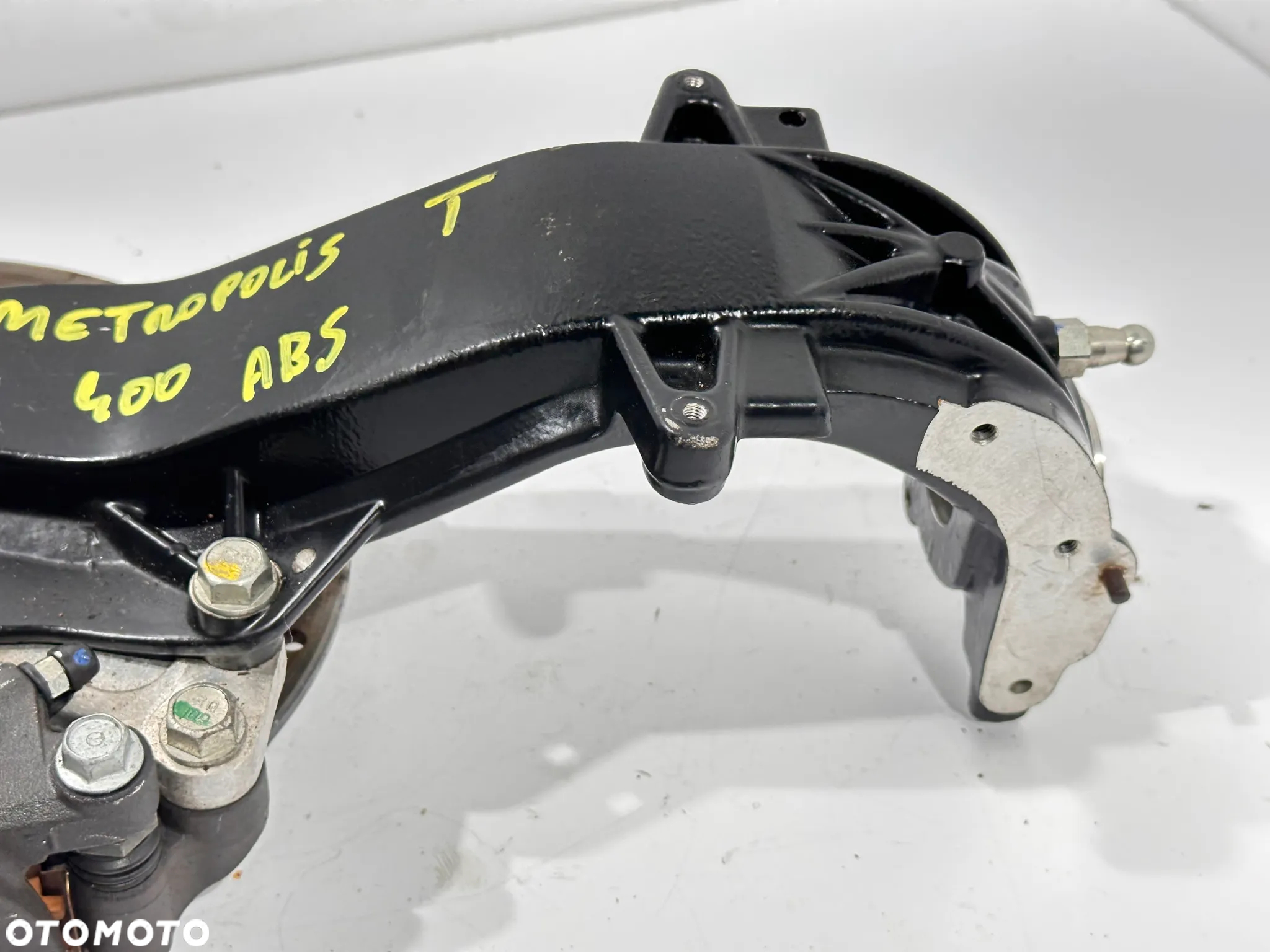 Zwrotnica noga zawieszenie ABS Peugeot Metropolis 400 - 4