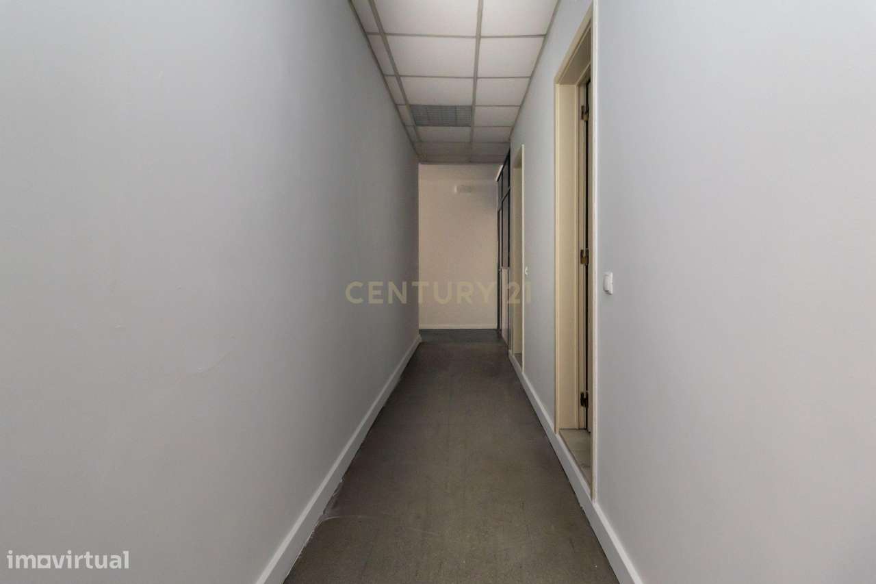 ESPAÇO COMERCIAL/SERVIÇOS com 311m2, para venda, no centro do Prior Ve-32