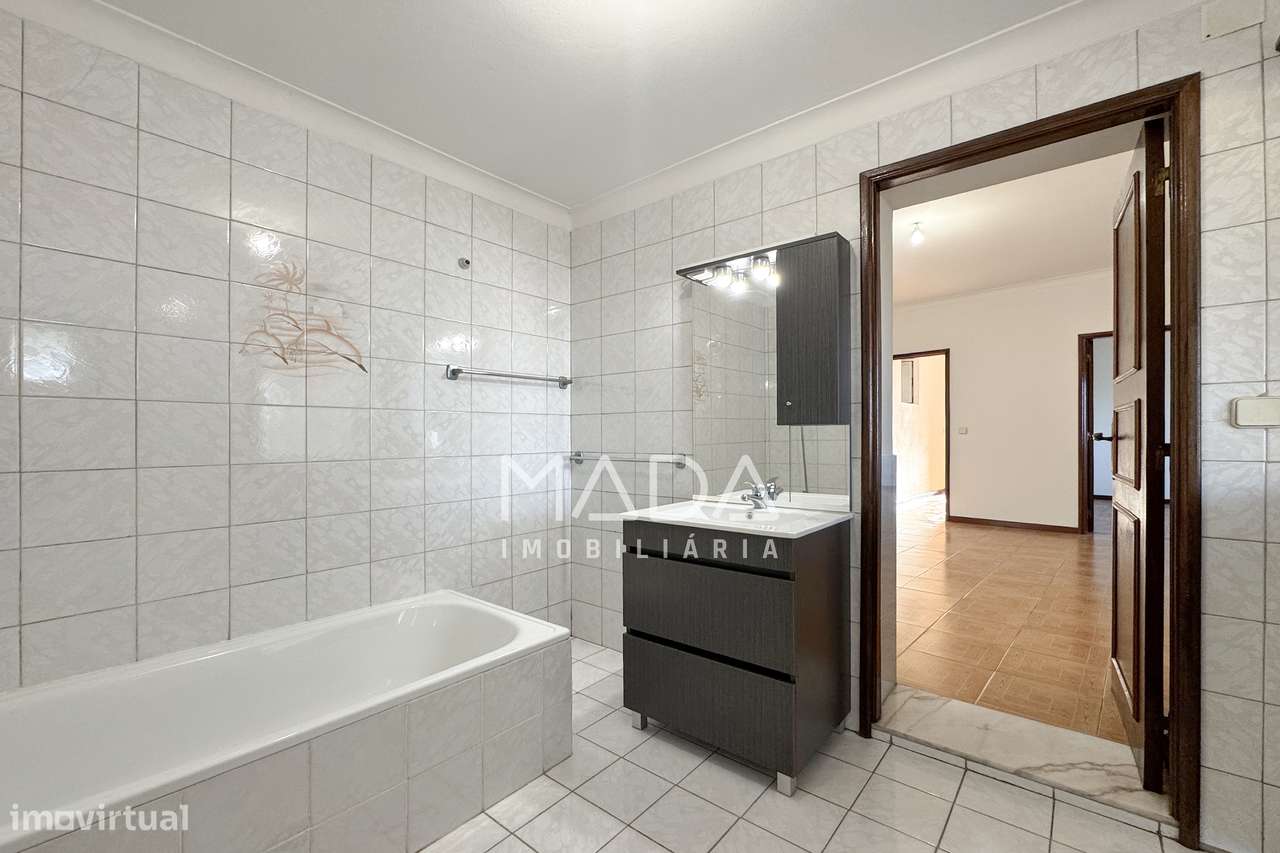 Moradia T2 individual c/480m2 de terreno e anexos em Escudeiros, Braga-15