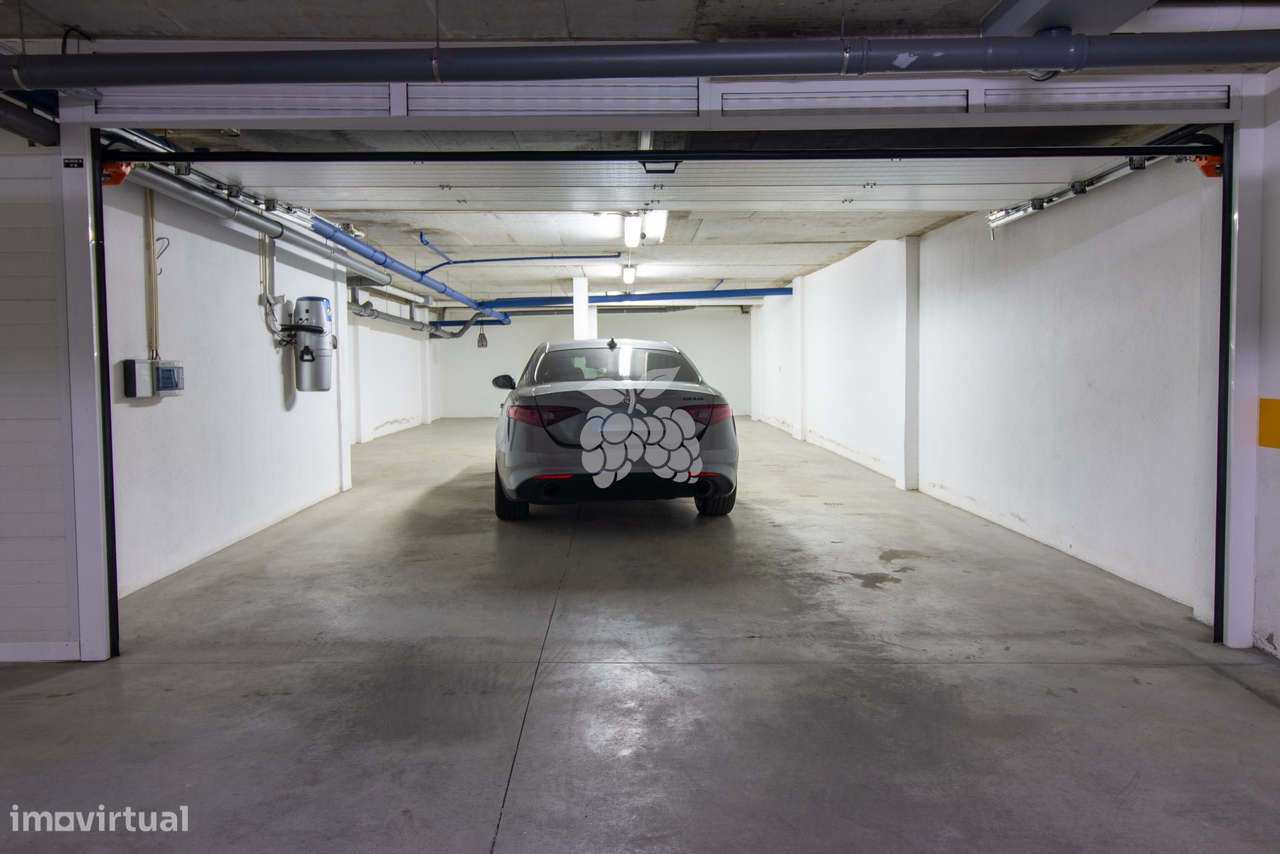 T4 duplex nos "Terraços da Guia" em Cascais com garagem e piscina-50