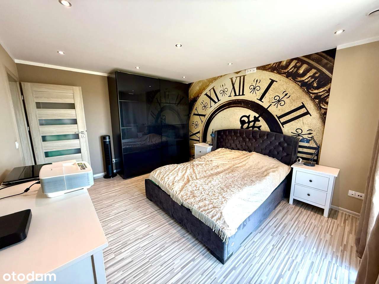 Duży dom do zamieszkania w Komarnie. Polecam-12