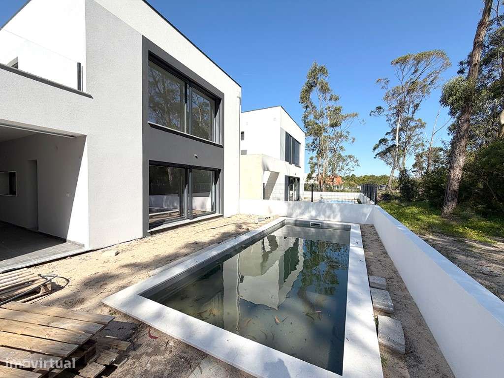 Moradia Moderna T3 à Venda com Piscina, a 10 Minutos da Praia-18