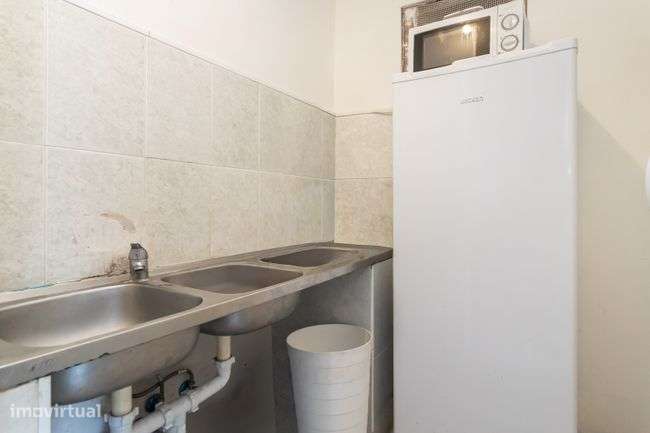 Prédio  2 Apartamentos 2 lojas Venda Barreiro-26