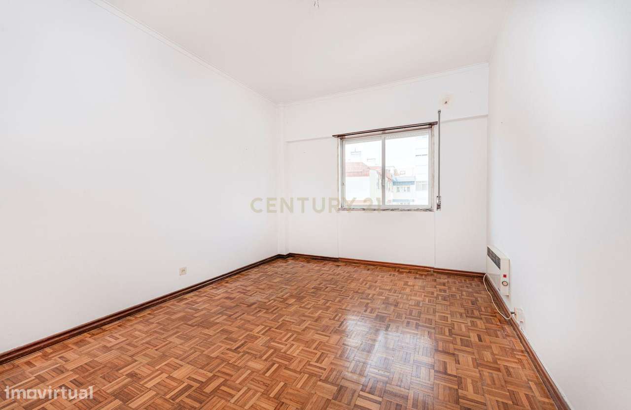 Apartamento T2 em Oeiras com Varanda e Boa Exposição Solar-9
