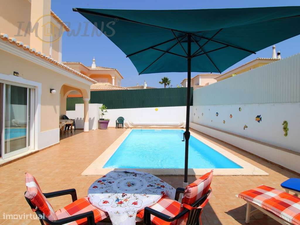 Moradia com piscina e jardim em Carvoeiro-7