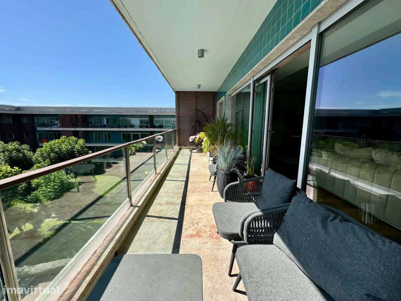 Apartamento T4 Mobilado à Venda em Condomínio Fechado com Piscina - Grande imagem: 4/21