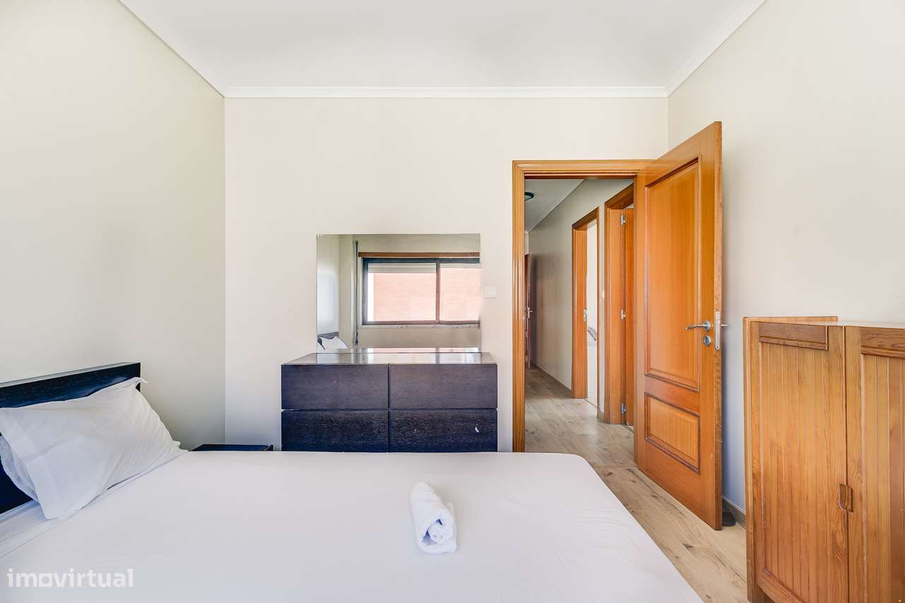 T3 nas Laranjeiras com Parqueamento e Arrecadação-12