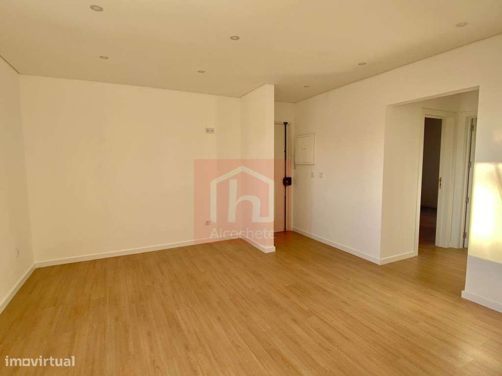 Apartamento T2 com 2 varandas no centro de Alcochete - Grande imagem: 4/22