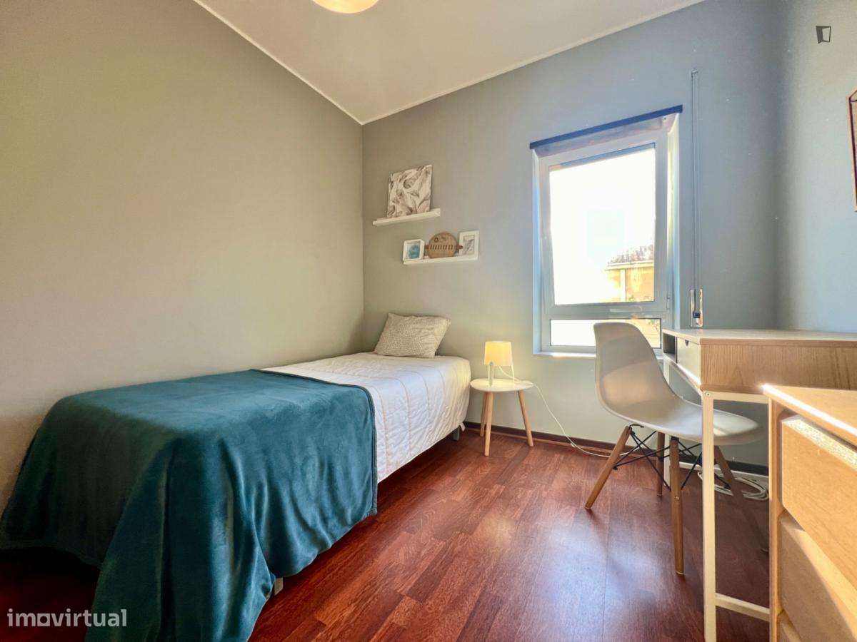 Quarto - localizado em Olivais Coimbra - Grande imagem: 2/10