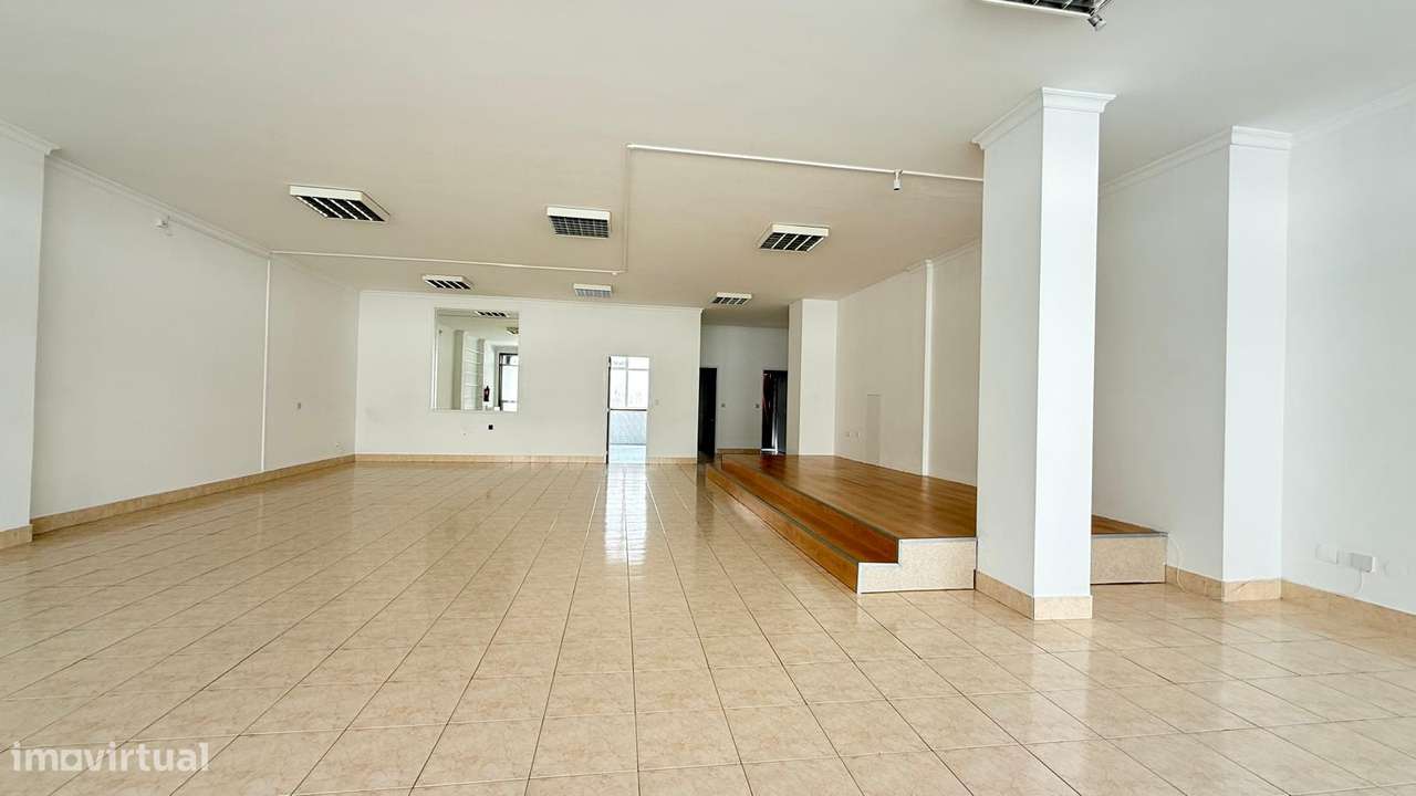 Loja com 135m2 em Ermesinde-5