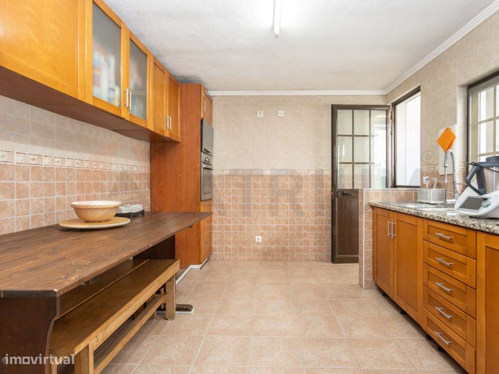 Moradia T3 com garagem, no Faralhão-9