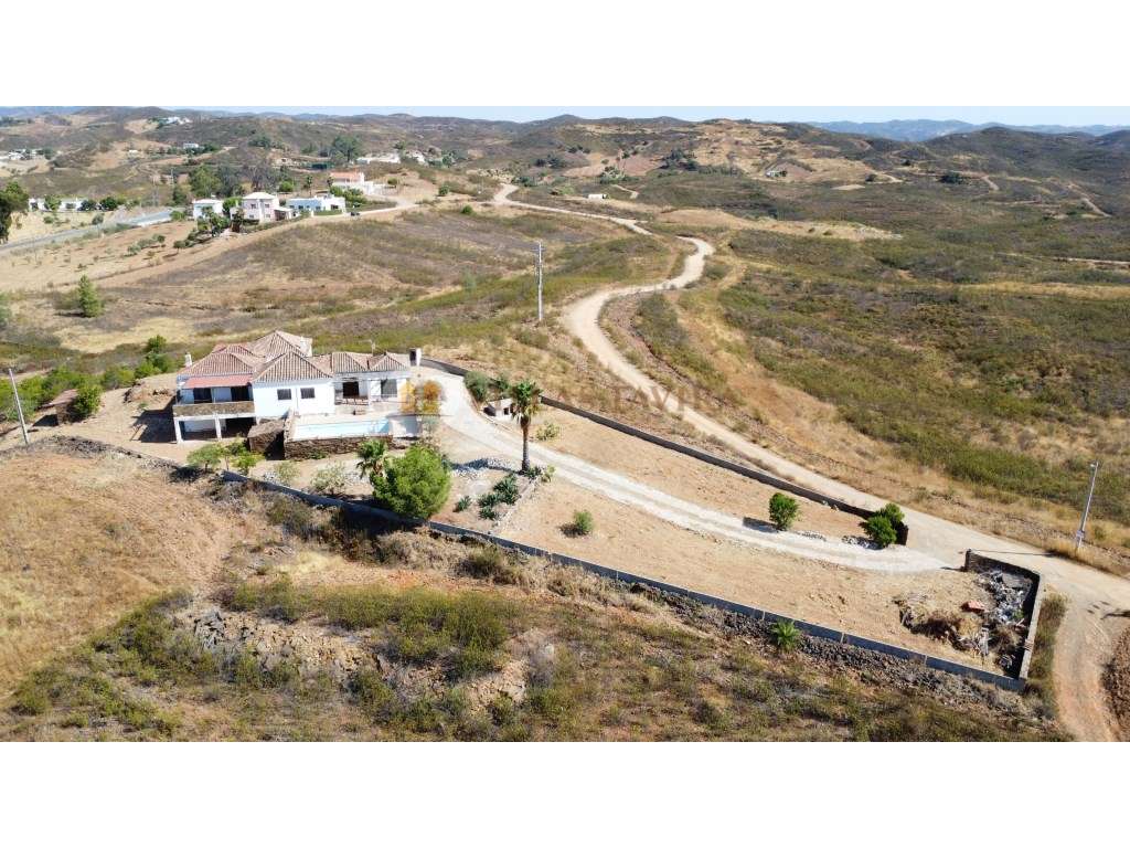 Moradia de estilo tradicional- Charme, vistas sob a Serra e Mar - Grande imagem: 4/60