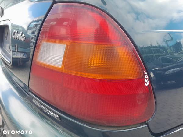 HONDA CIVIC VI LAMPA TYLNA PRAWA W BŁOTNIK SEDAN - 2