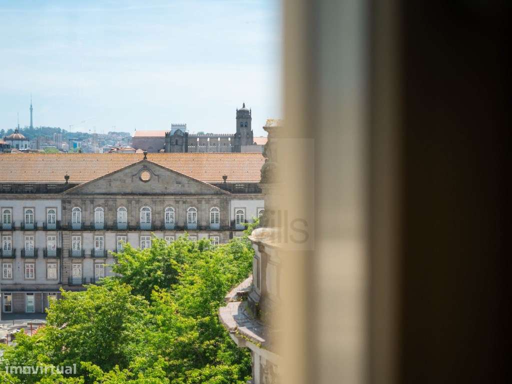 Apartamento T0 mobilado e decorado na Avenida dos Aliados-16
