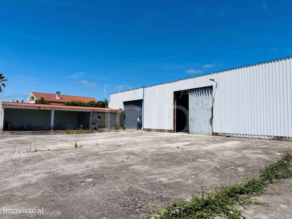 Armazém de Dois Pisos com Terreno - Quinta do Pinheirinho, Santa Eu... - Grande imagem: 2/60