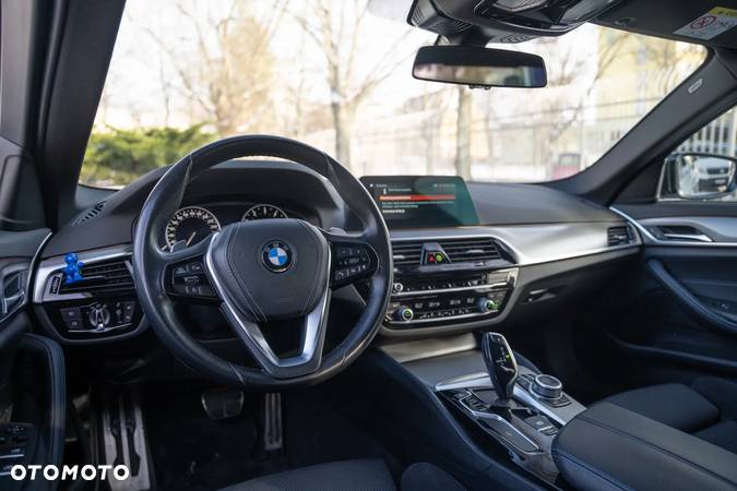 BMW Seria 5 530i xDrive M Sport sport - 16