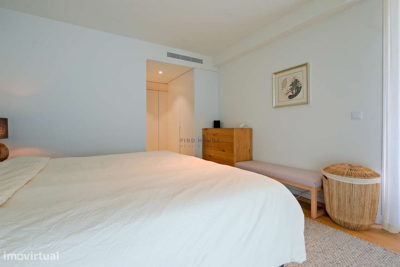 Apartamento T3 em condomínio privado, com terraços e garagem, no Prínc-39