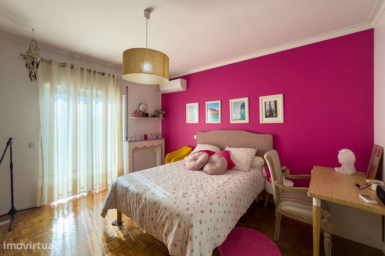 Moradia de Luxo T4 | Piscina Aquecida | Exclusividade Total em Amares-32