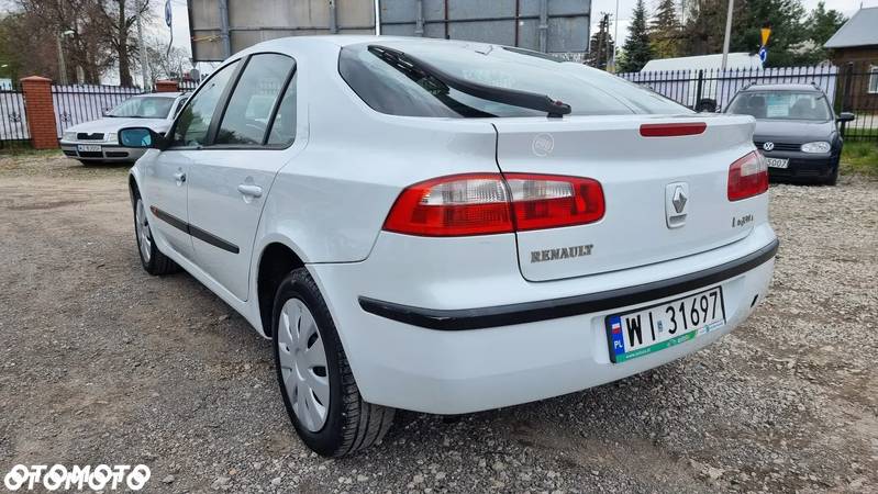 Renault Laguna 1.8 RXE Millenium - 25