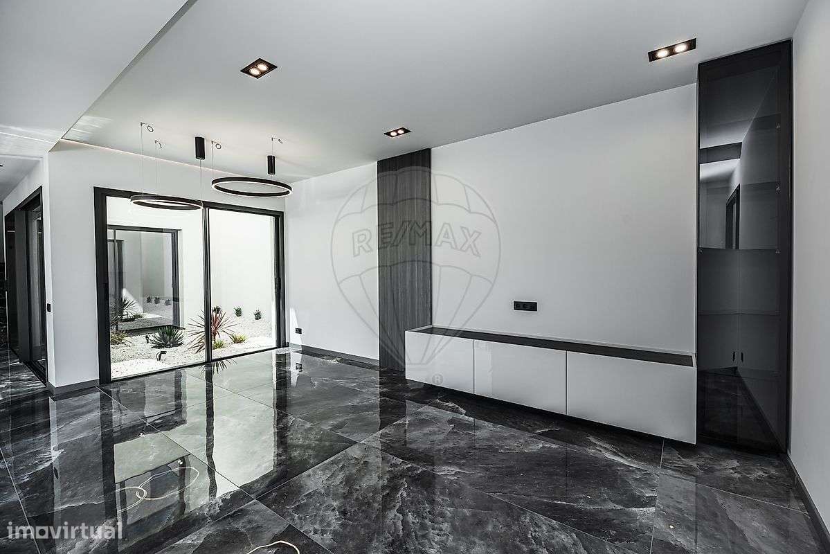 Moradia T4 para venda-6