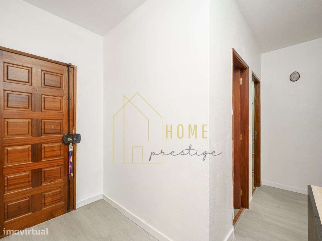 T2 em Setúbal - Sala Open Space e Prédio com Elevador-13