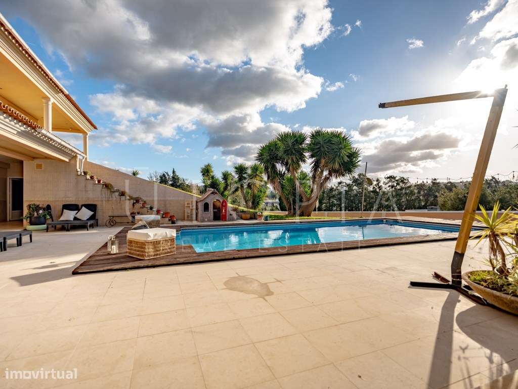 Moradia de Prestígio com Piscina, Campo de Ténis e Terreno Murado d...-13