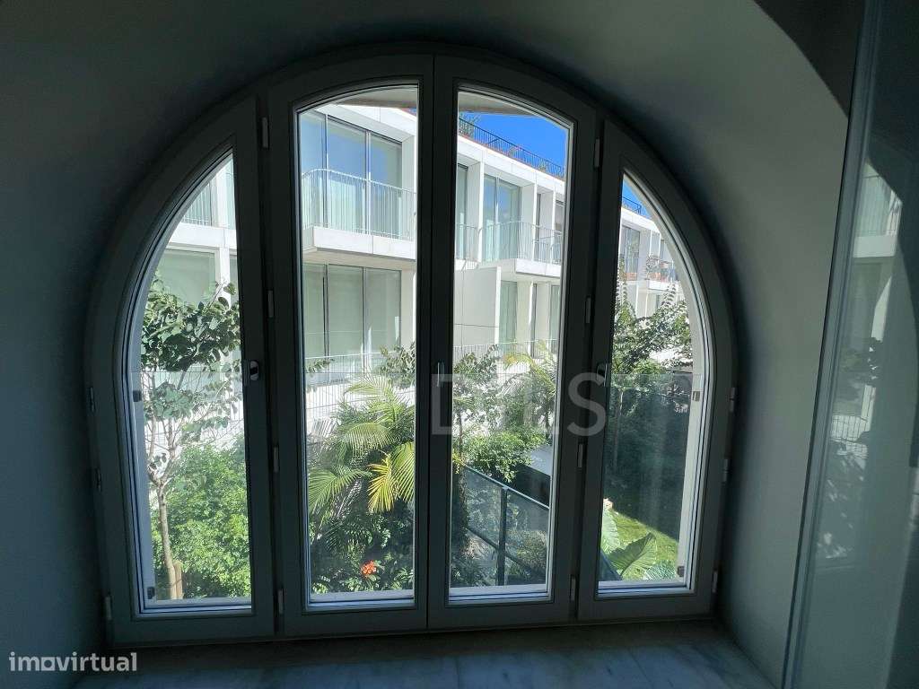 Apartamento T2 duplex com jardim e estacionamento em Lisboa - Grande imagem: 4/21