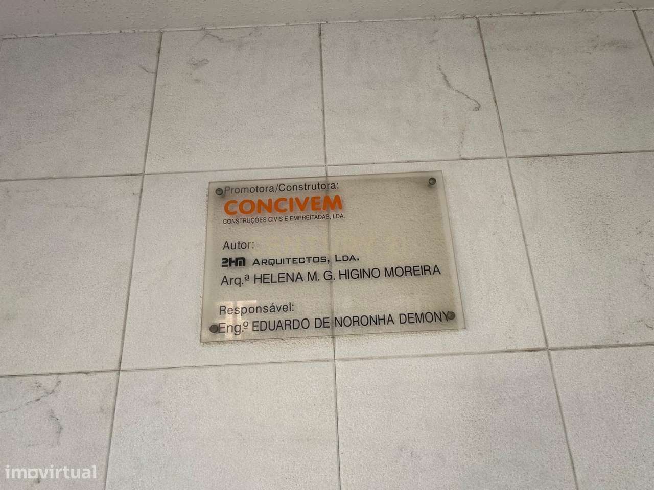 T2 com varanda, arrecadação e lugar de garagem – Rua São Bento Menni,-27