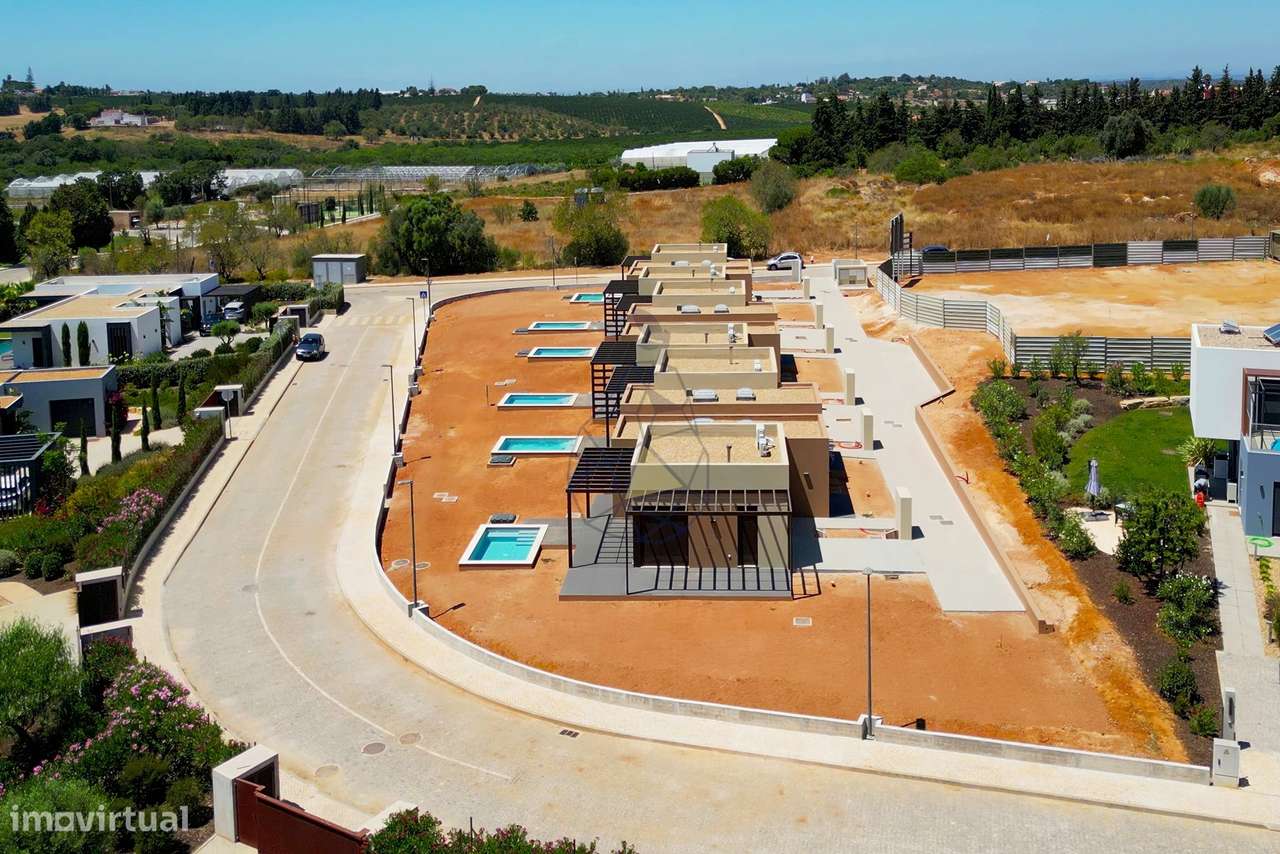 Moradia em banda com piscina em primeira fase de construção em Silves - Grande imagem: 5/12