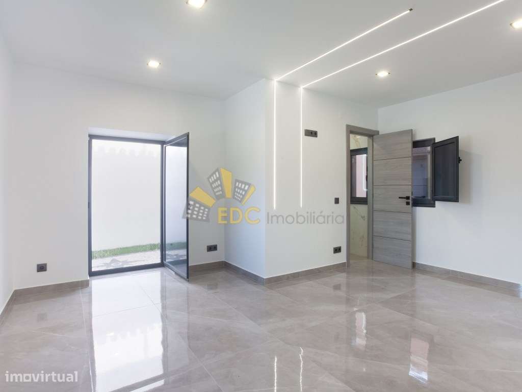 Moradia T2+1 | Localizada em São Domingos de Rana | Não perca a opo...-5