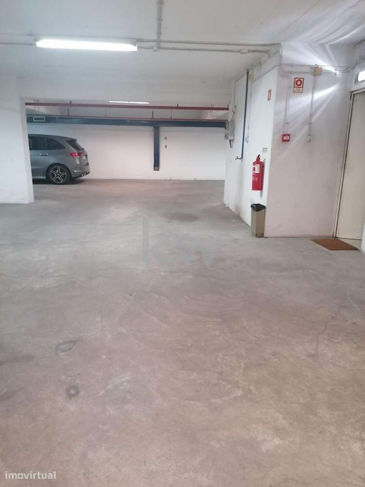 Vende-se lugar de estacionamento, com 12,5m2, na Av. Columbano Bordalo - Grande imagem: 4/6
