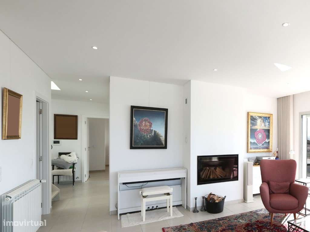 Penthouse T2 com vista panorâmica de mar e terraço privado em condo...-9