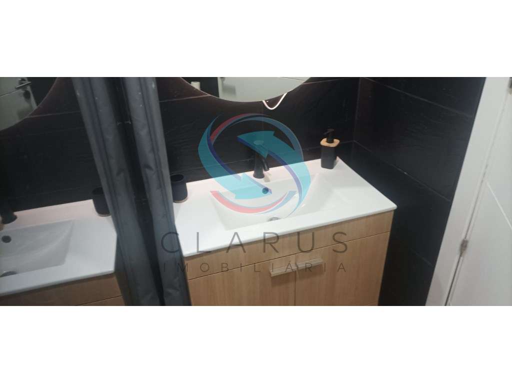 Apartamento T1 TRANFORMADO EM T3 Remodelado na Amadora.-4