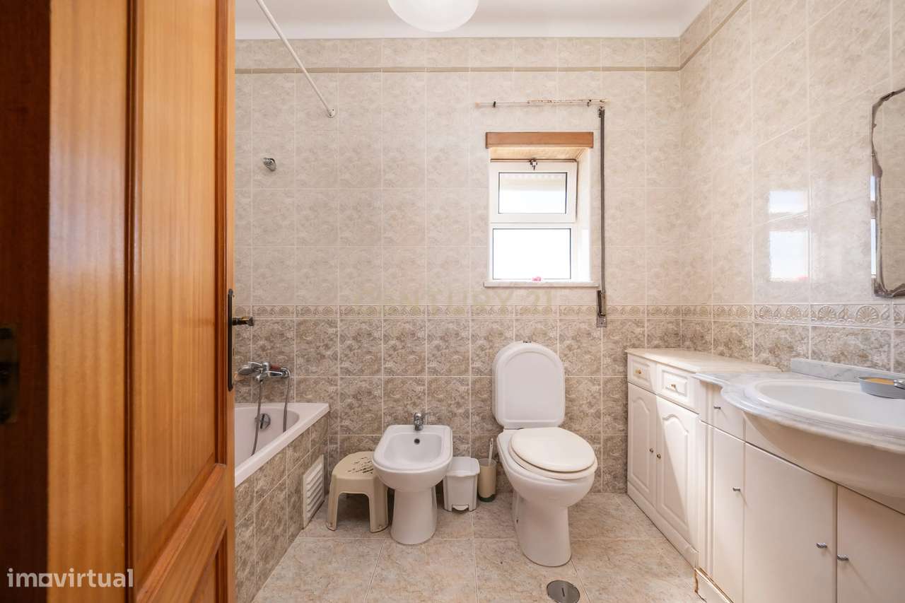 APARTAMENTO T3 COM GARAGEM E SÓTÃO | BUARCOS-15