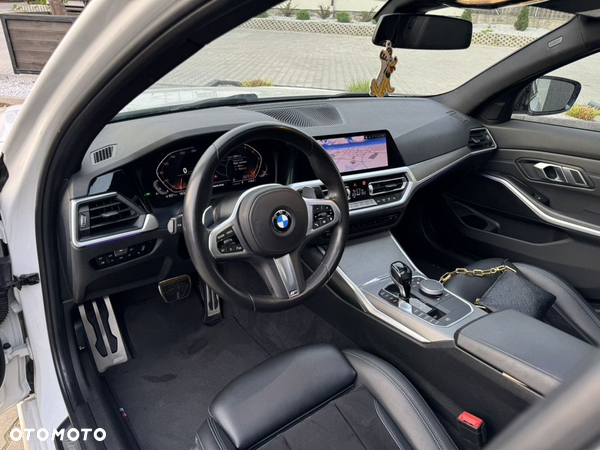 BMW Seria 3 320i M Sport - 29
