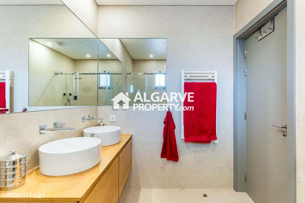 Excelente T2 Moderno com amplo terraço perto da Praia — Quarteira, Alg-23