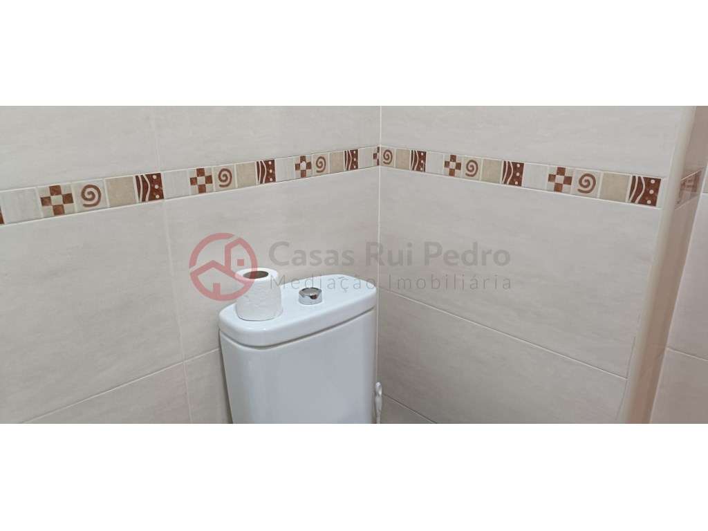 Excelente Apartamento T2 em Corroios-18