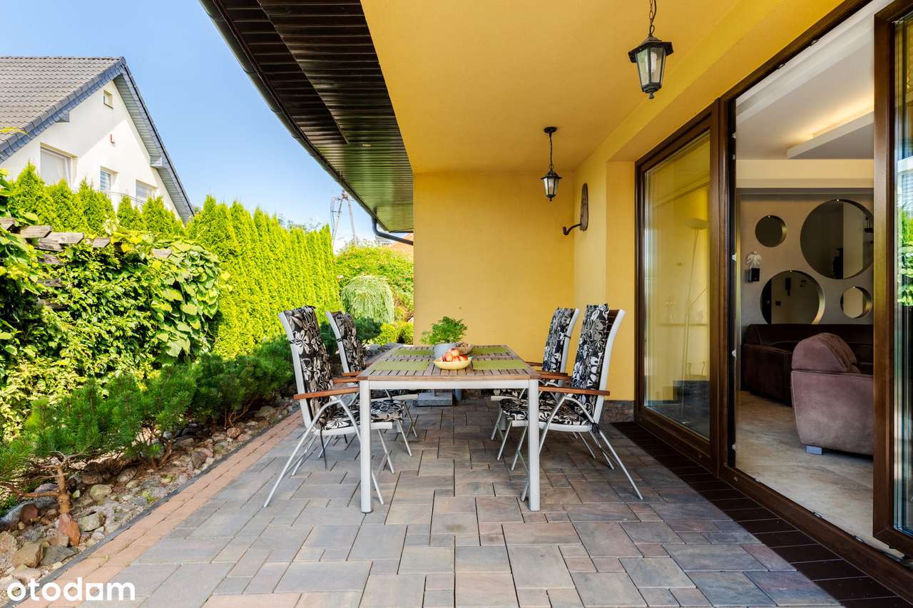 Wolnostojący dom z użytkowym poddaszem i ogrodem-17