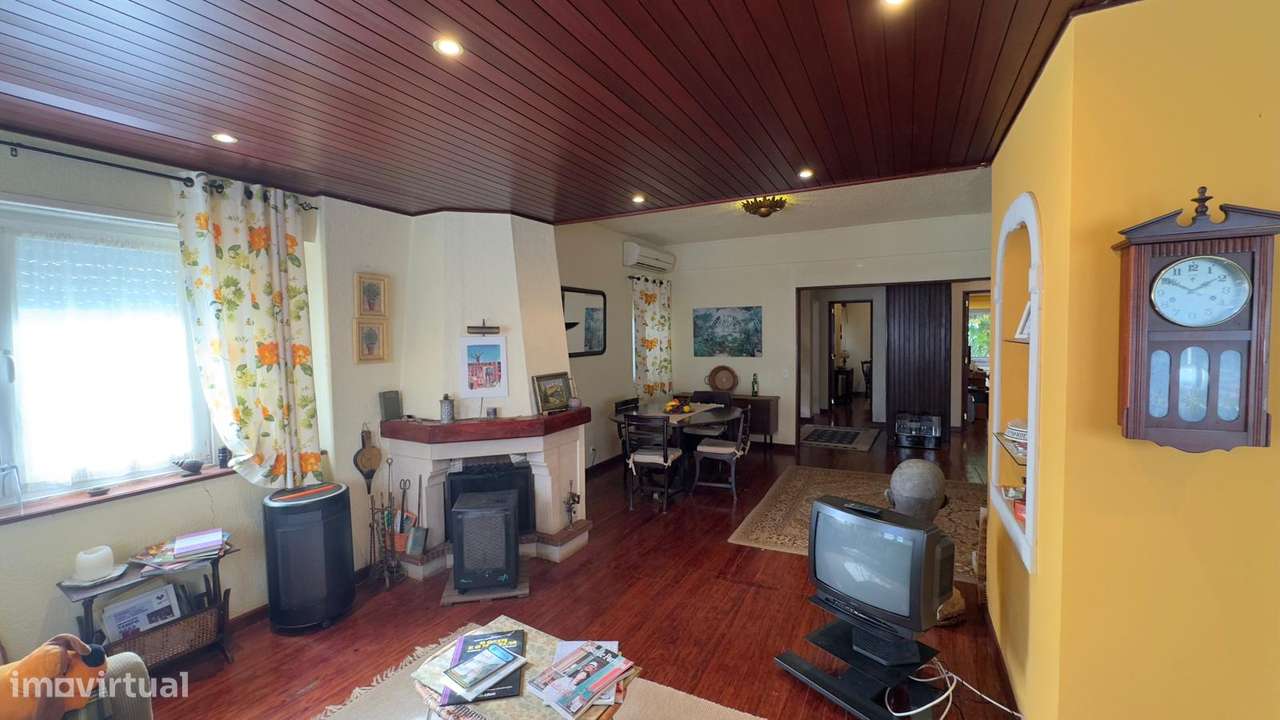 Moradia T6 - 220m2 - 3 pisos - 2 garagens - Barro - Pinheiro de Loures-8