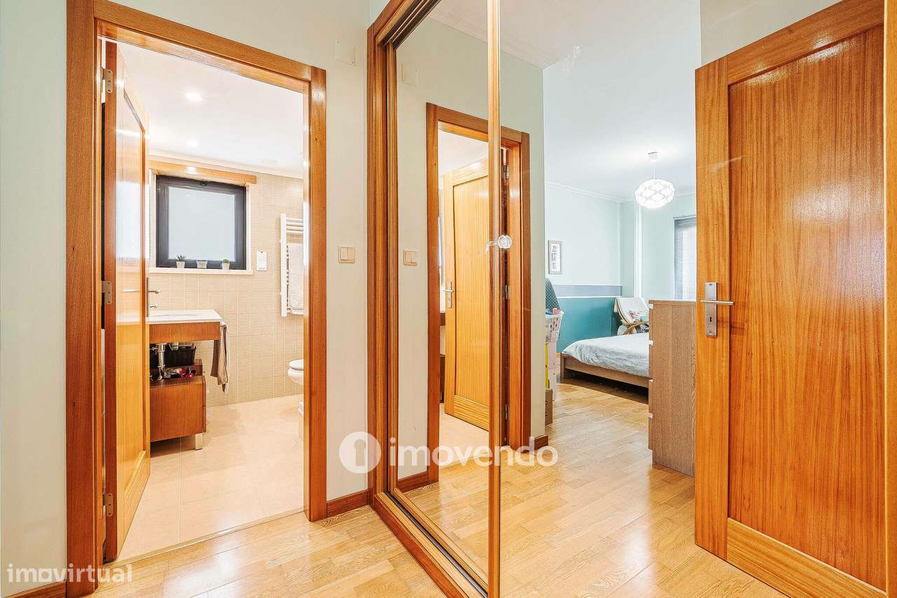 Apartamento T2, com estacionamento e arrecadação, em Vialonga-15