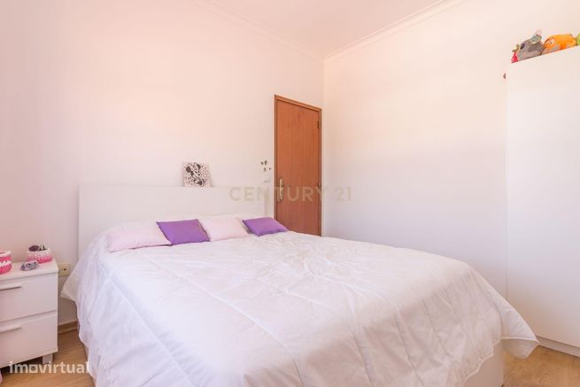 Moradia Geminada T3+1 com Jardim e Garagem-12