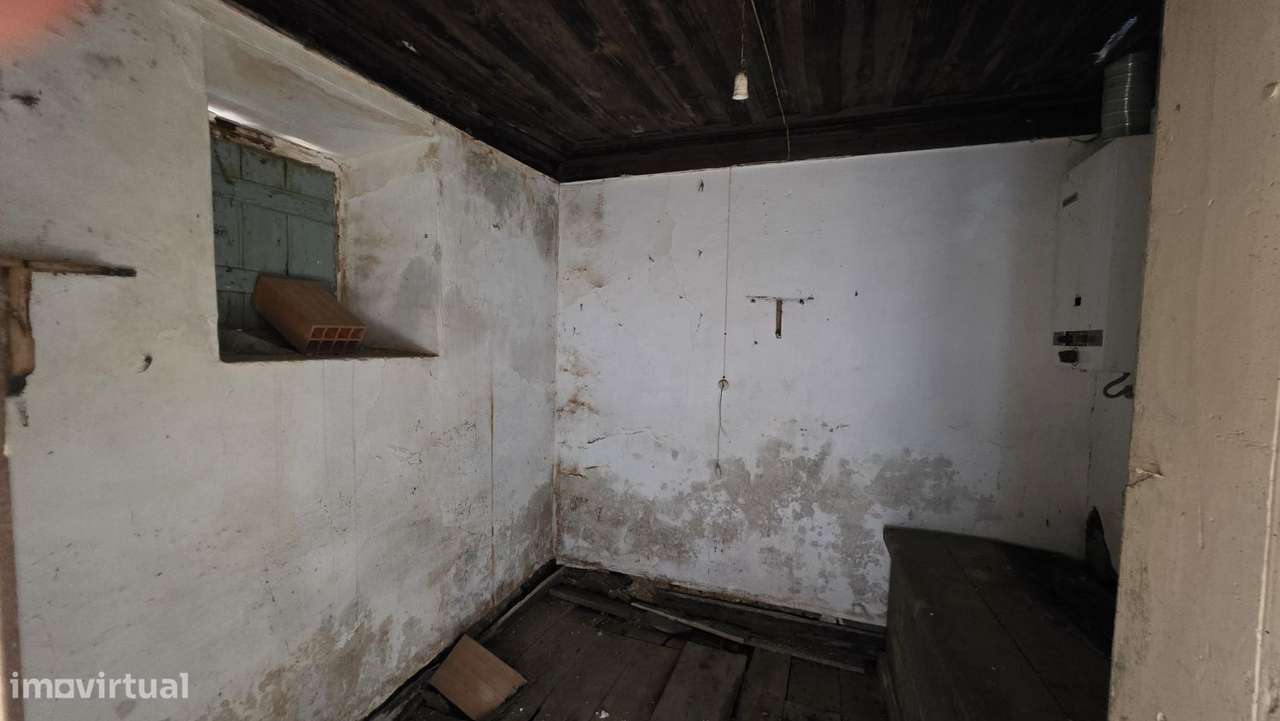 Moradia para restaurar, com terreno, perto de Ferreira do Zêzere-20