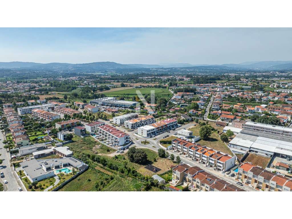 MORADIA T3 SEMI-NOVA EM GAVETO - MERELIM, BRAGA-37