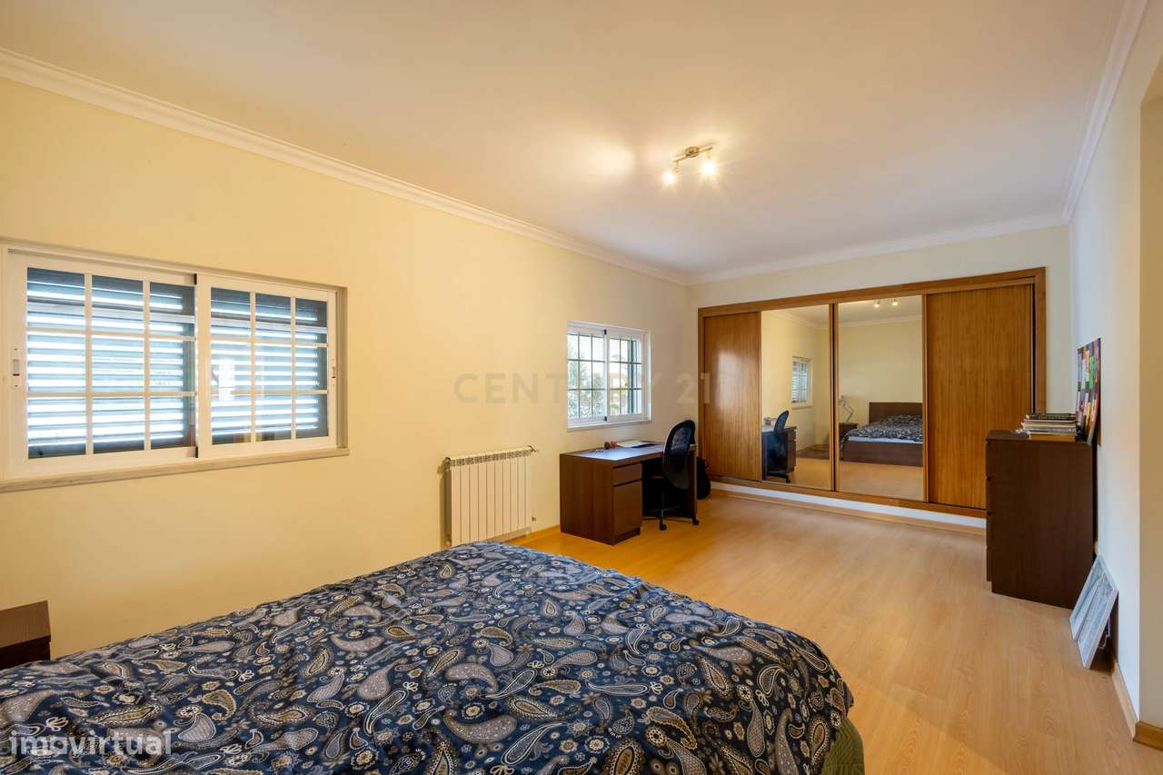 Espaço, conforto e qualidade — Moradia T4 no Vale da Rosa-15