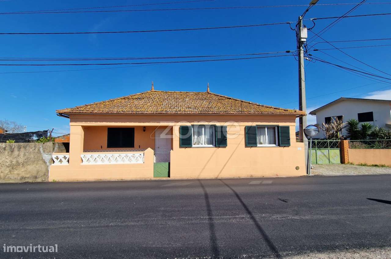 Moradia com terreno e anexos - Grande imagem: 2/24