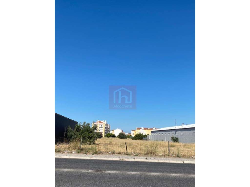 Terreno Misto situado no centro do Montijo com 6400 m2 - Grande imagem: 1/10