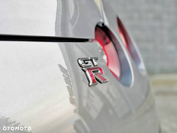 Nissan GT-R Black Edition - 16