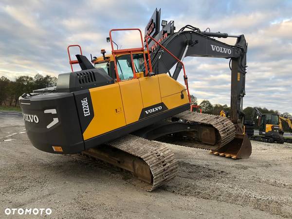 Volvo EC220E - 4