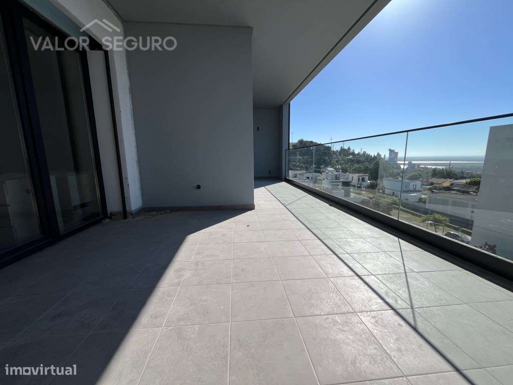 Apartamento T3 novo com garagem 2 viaturas no Sobralinho-27