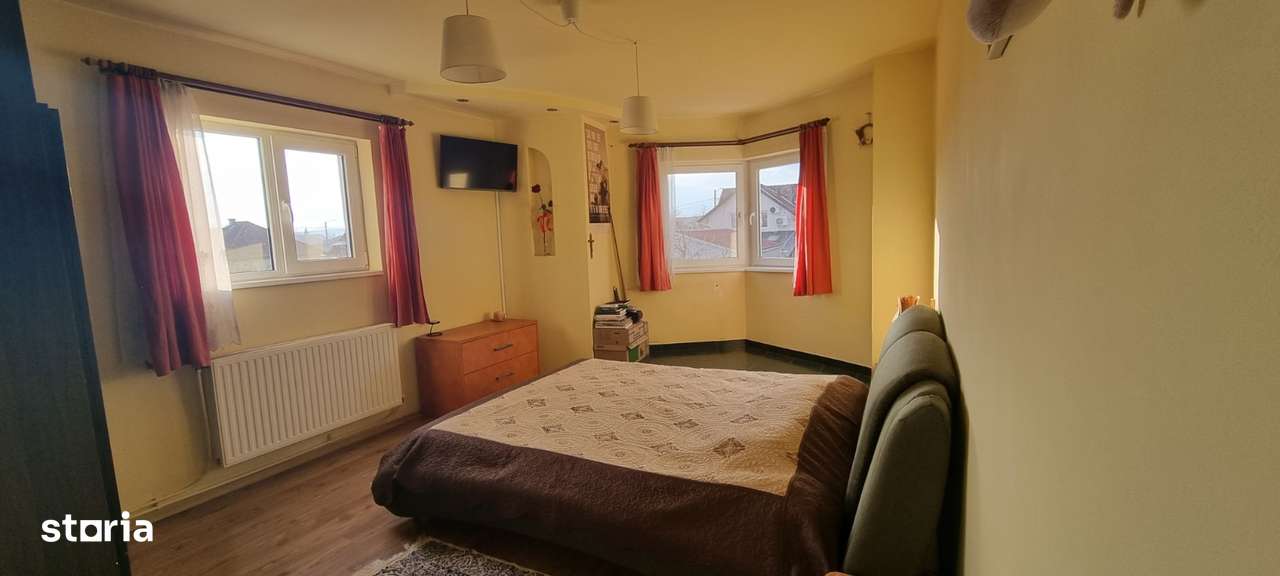 De vânzare apartament 2 camere la curte-3